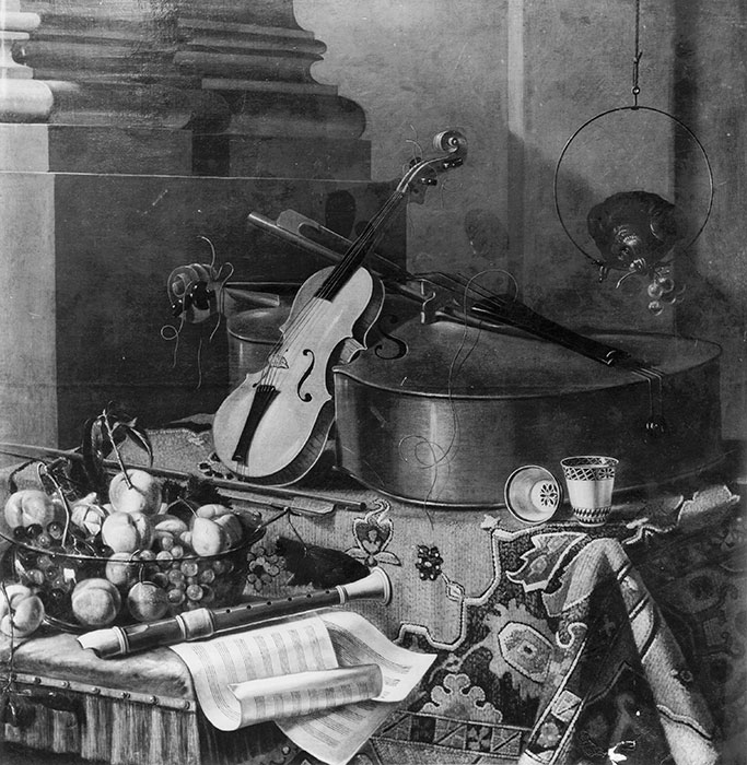 Perotti, Mario — Munari Cristoforo - sec. XVIII - Natura morta con strumenti musicali, terrina di frutta, porcellane e pappagallo sul trespolo — insieme